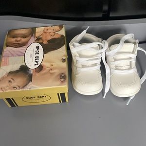 Baby walking shoes size 3 wide